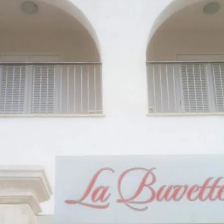La Buvette Hotel *